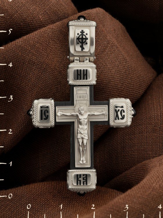 Крест из белого золота c эмаль , ониксом и эбеновым деревом