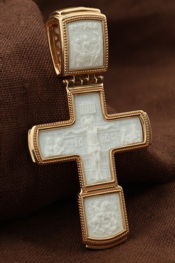 Крест из золота c бивнем мамонта