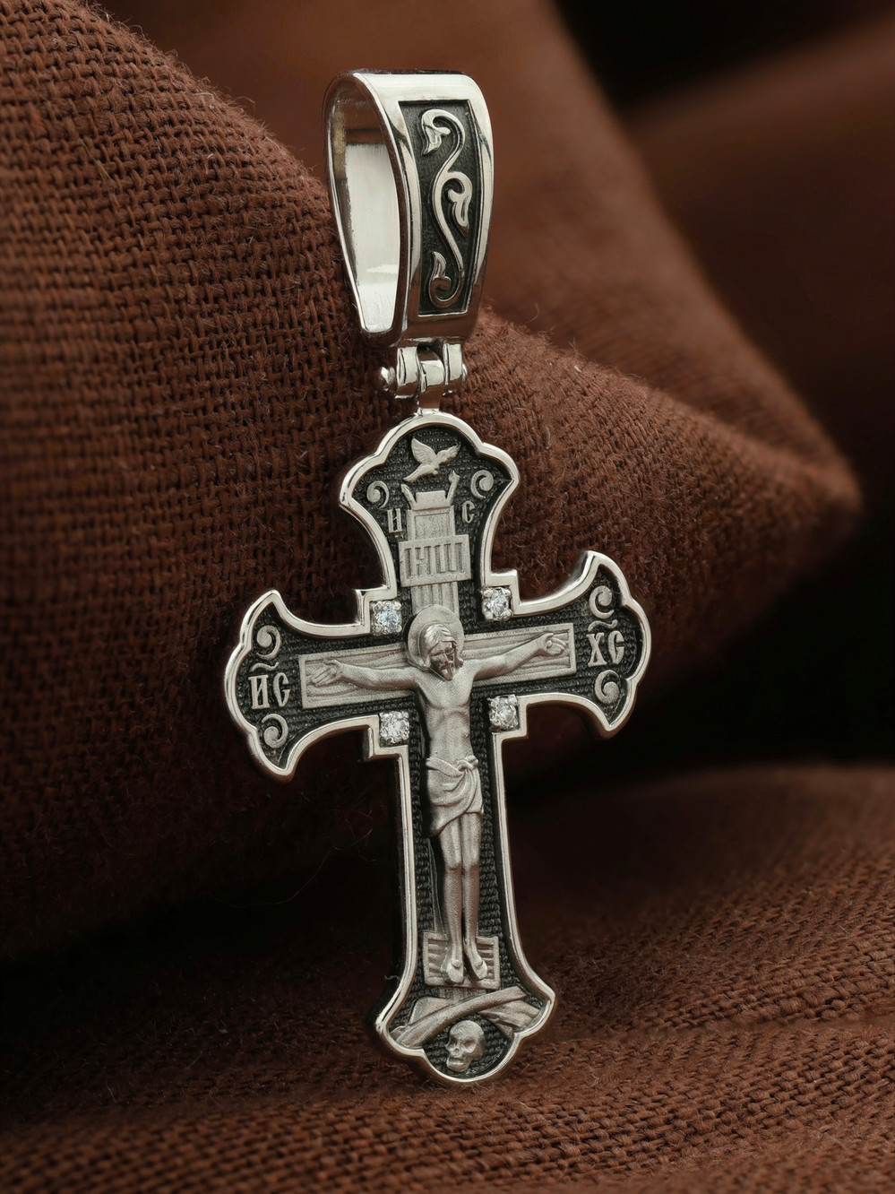 Крест из белого золота c бриллиантами