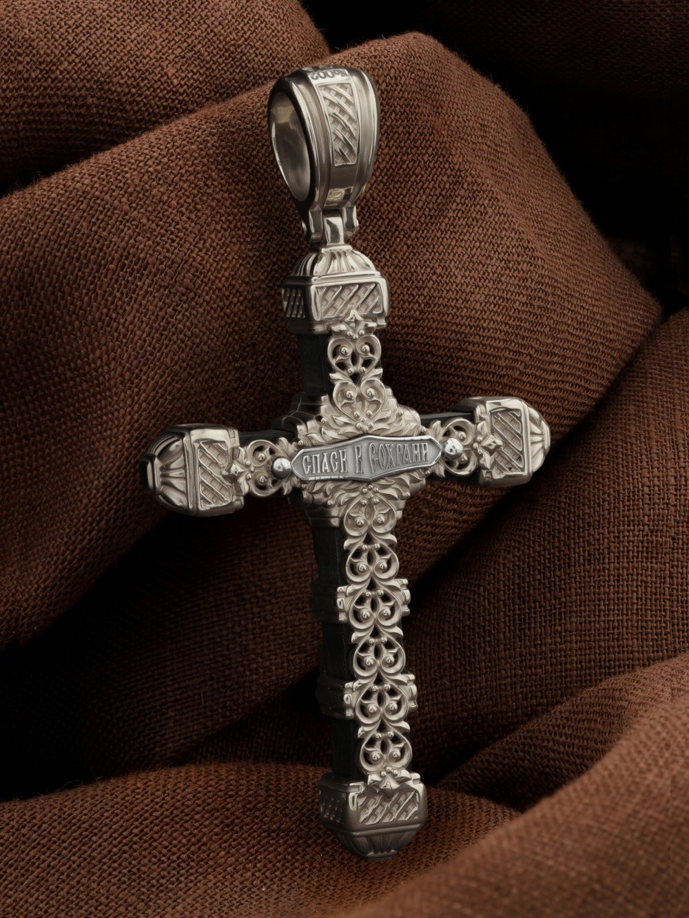 Крест из белого золота c эбеновым деревом