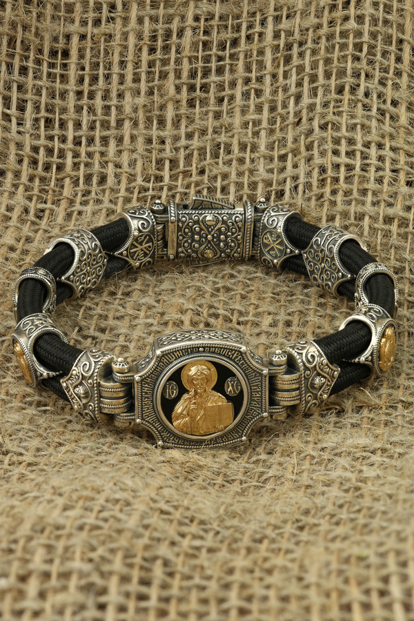 Браслет из серебра и золота c ониксом и шёлковым шнурком