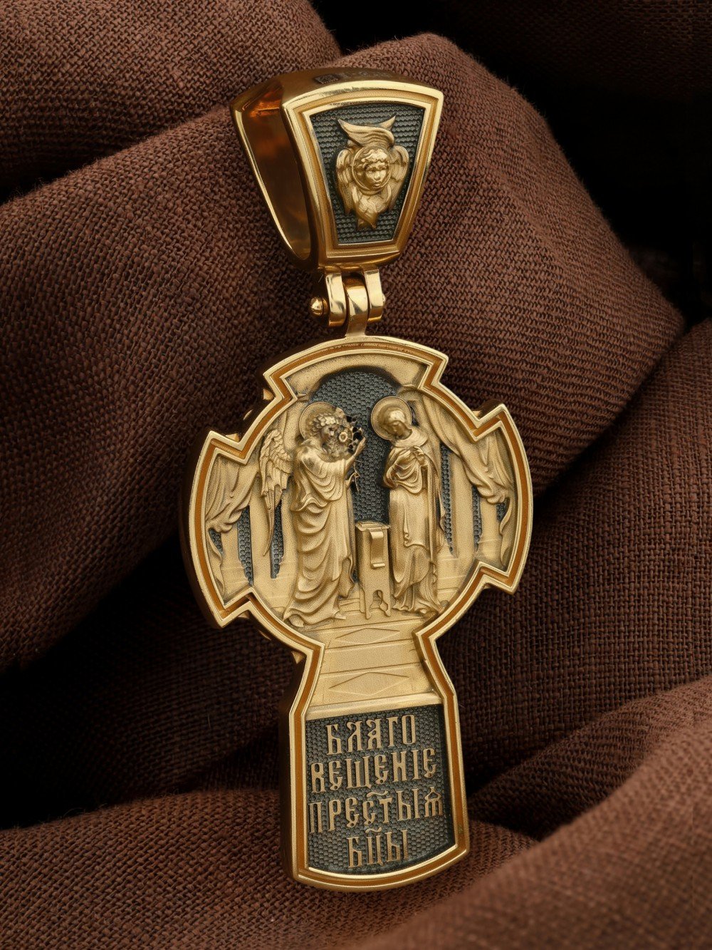 Крест из лимонного золота