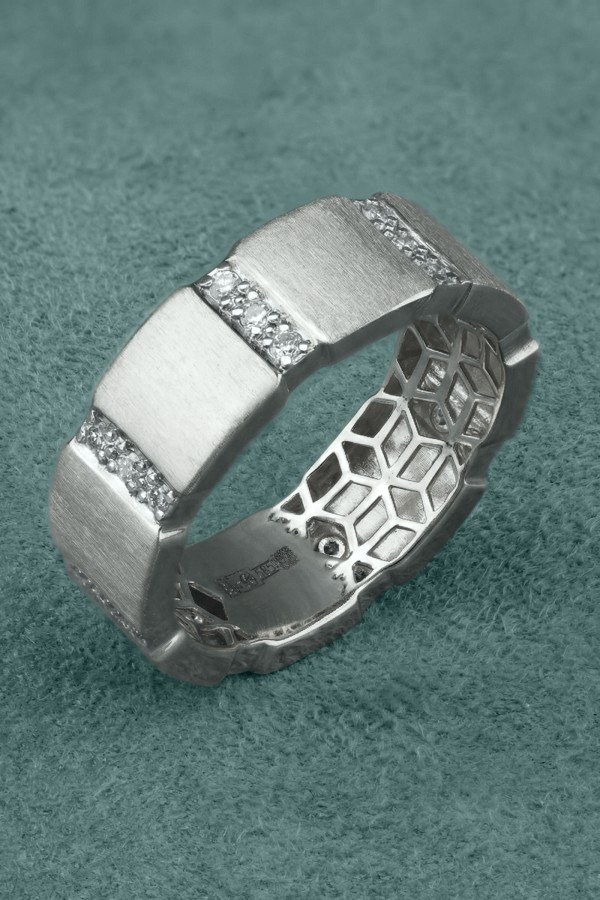 Кольцо из белого золота c бриллиантами