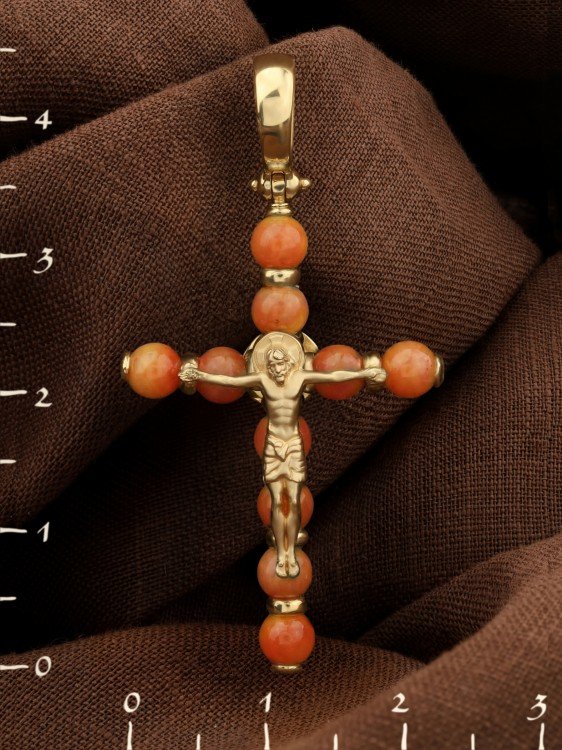 Крест из лимонного золота c кораллом