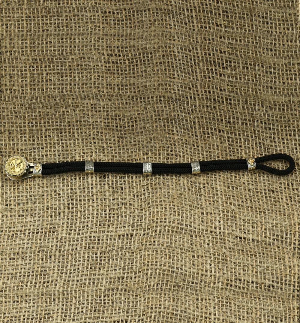 Браслет из серебра и золота c шёлковым шнурком