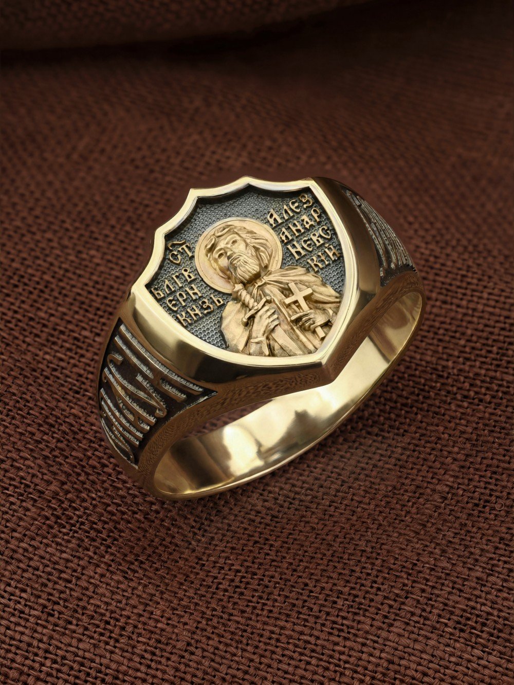 Кольцо из лимонного золота