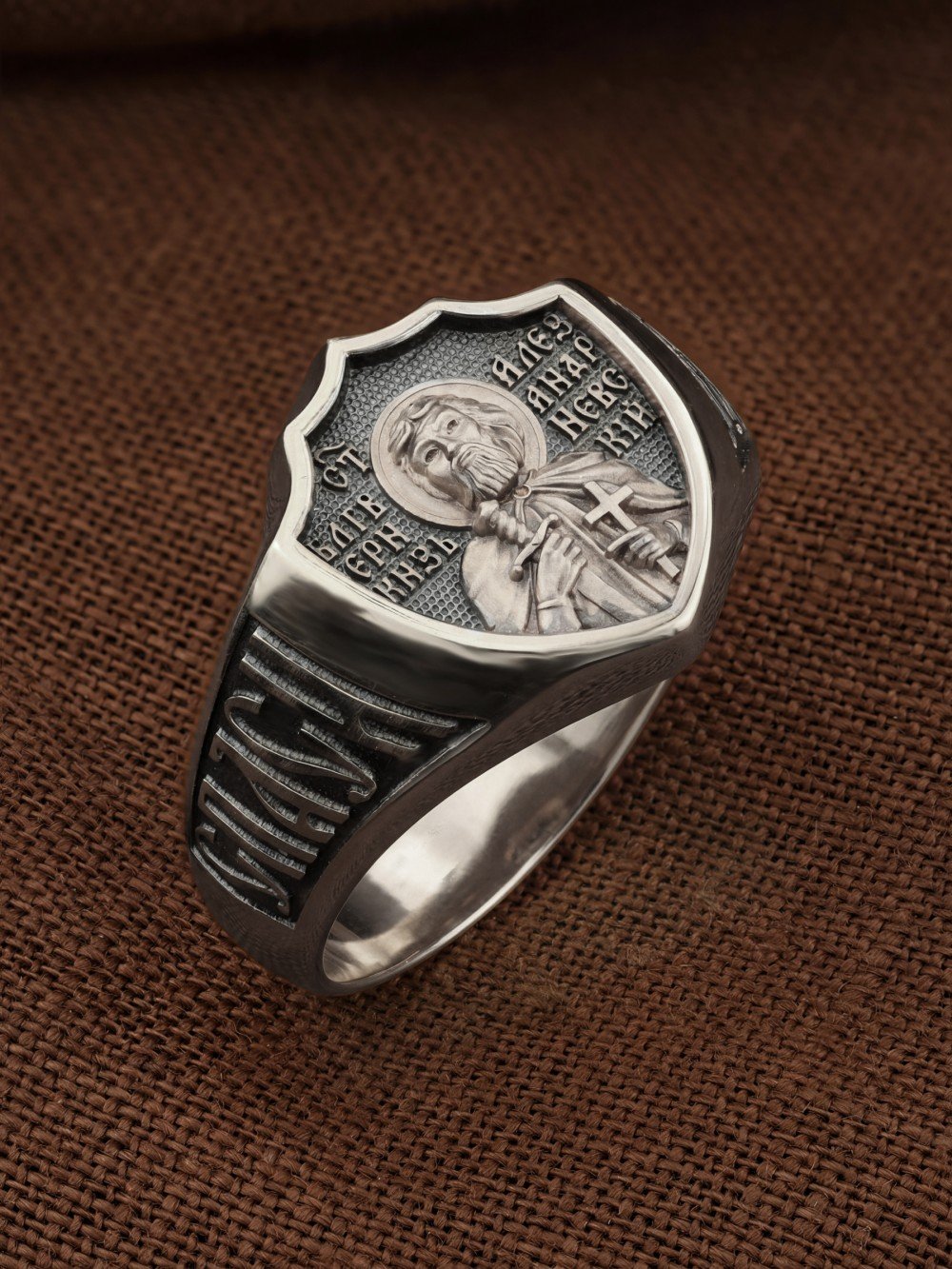 Кольцо из белого золота