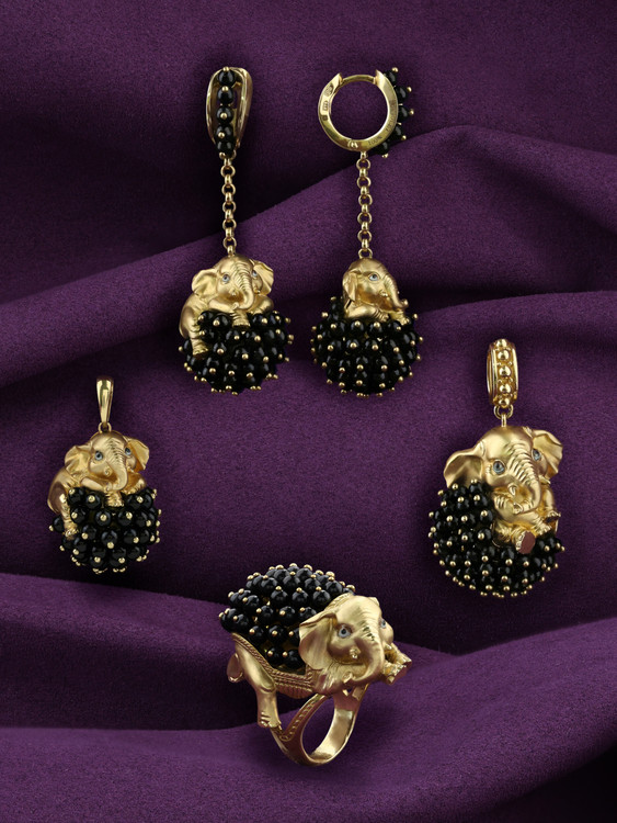 Кольцо из лимонного золота c эмаль и ониксом