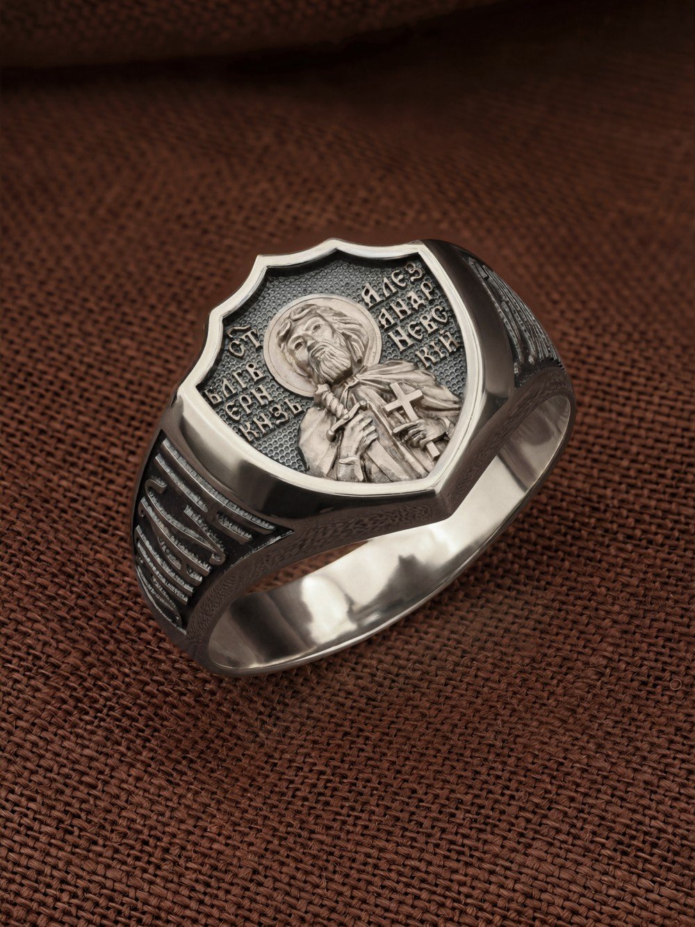 Кольцо из белого золота