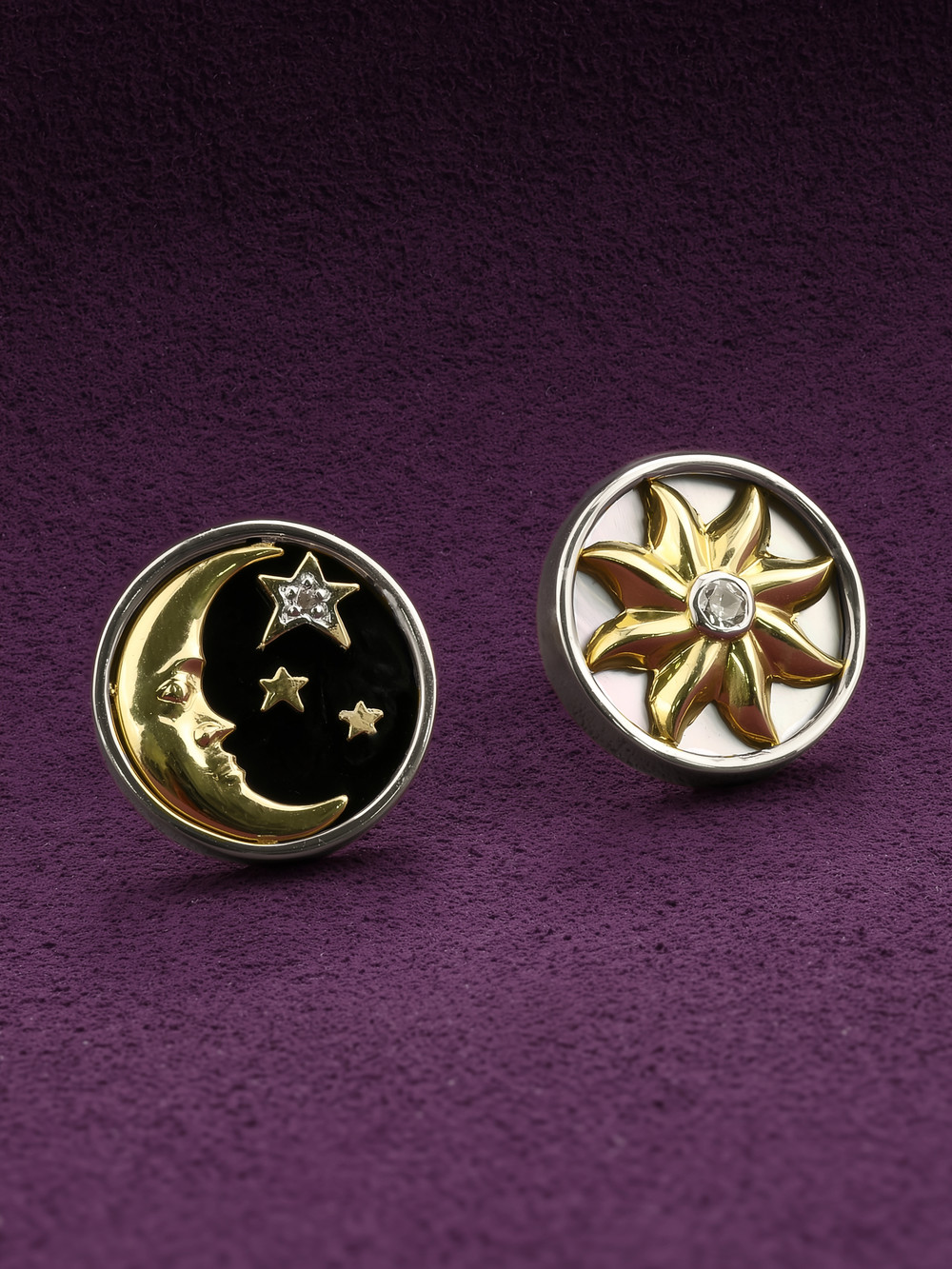 Серьги из белого золота c бриллиантами, ониксом и перламутром