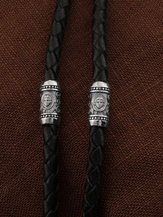 Шнурок кожаный из белого золота c кожаным шнурком и ониксом