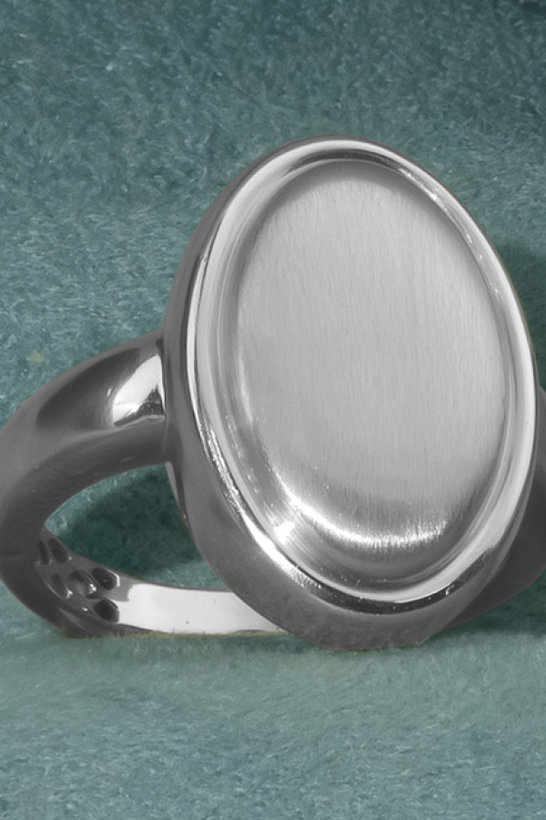 Кольцо из белого золота