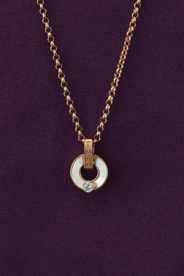 Колье из золота c бриллиантами и перламутром