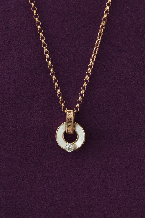 Колье из золота c бриллиантами и перламутром