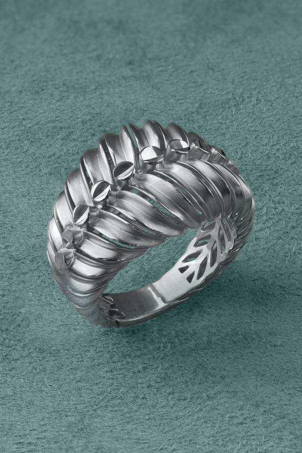 Кольцо из белого золота