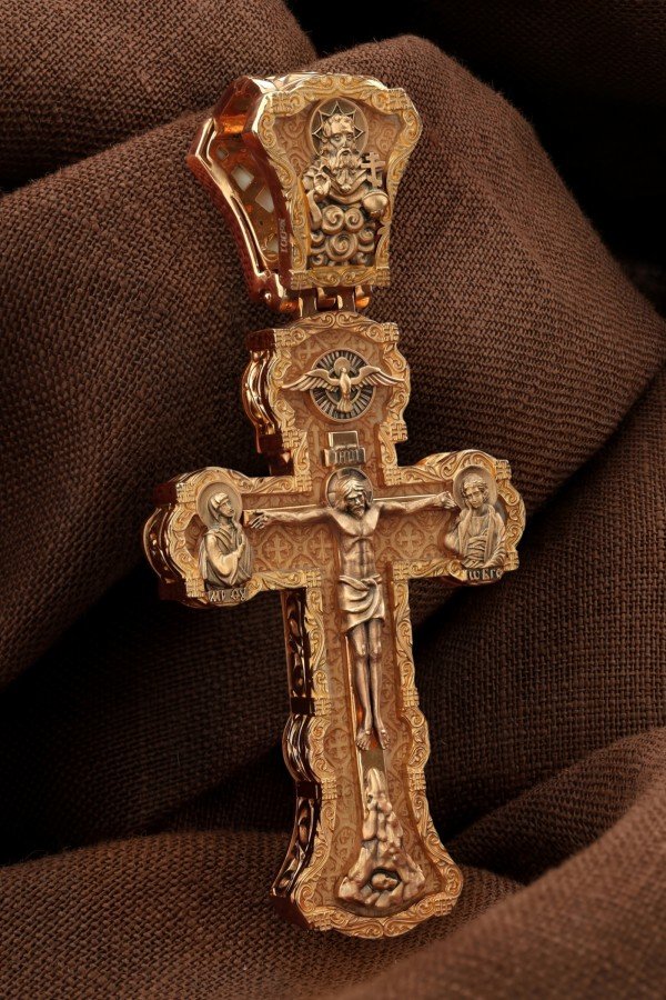 Крест из золота c деревом груши