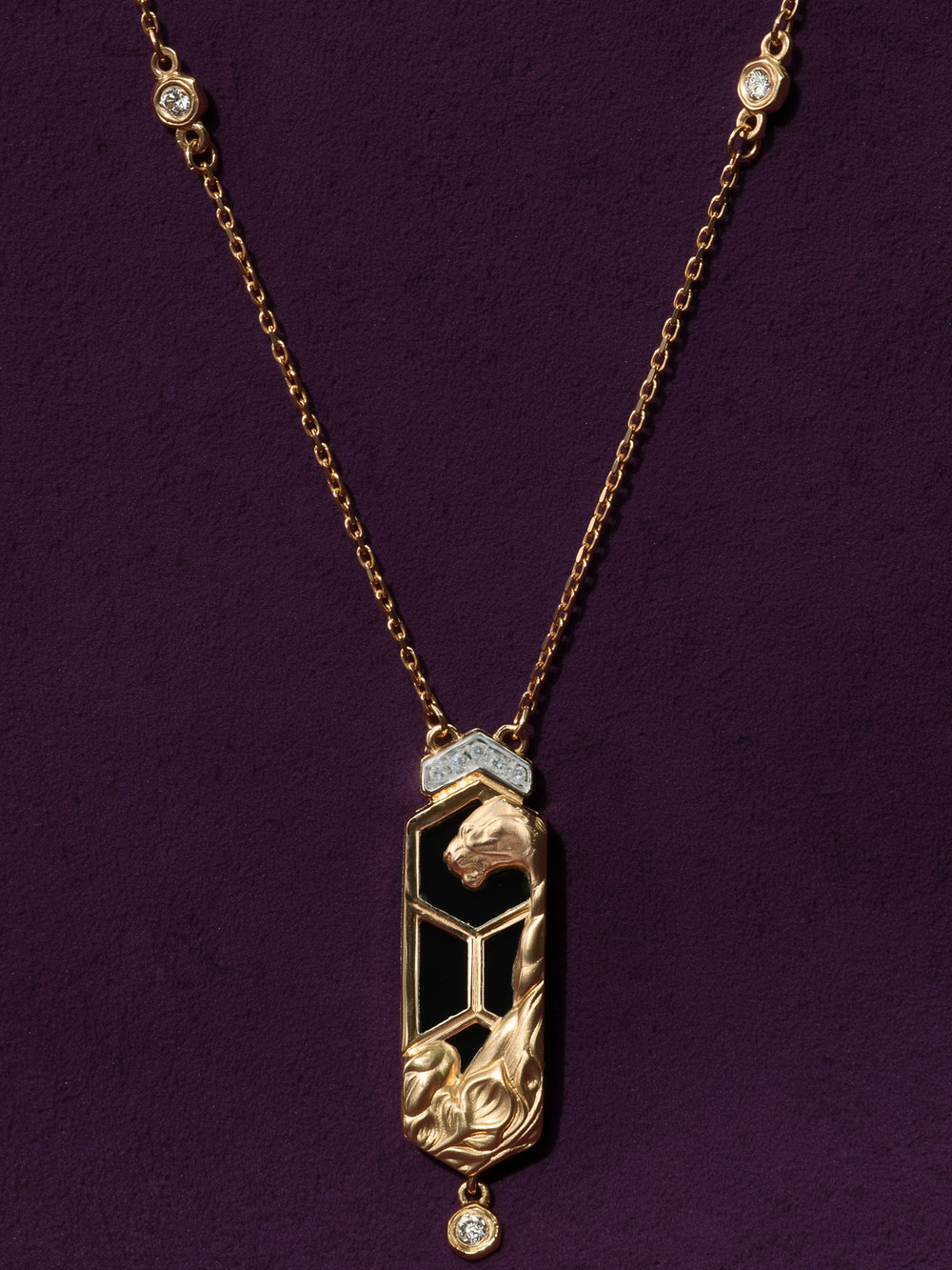 Колье из золота c бриллиантами и ониксом