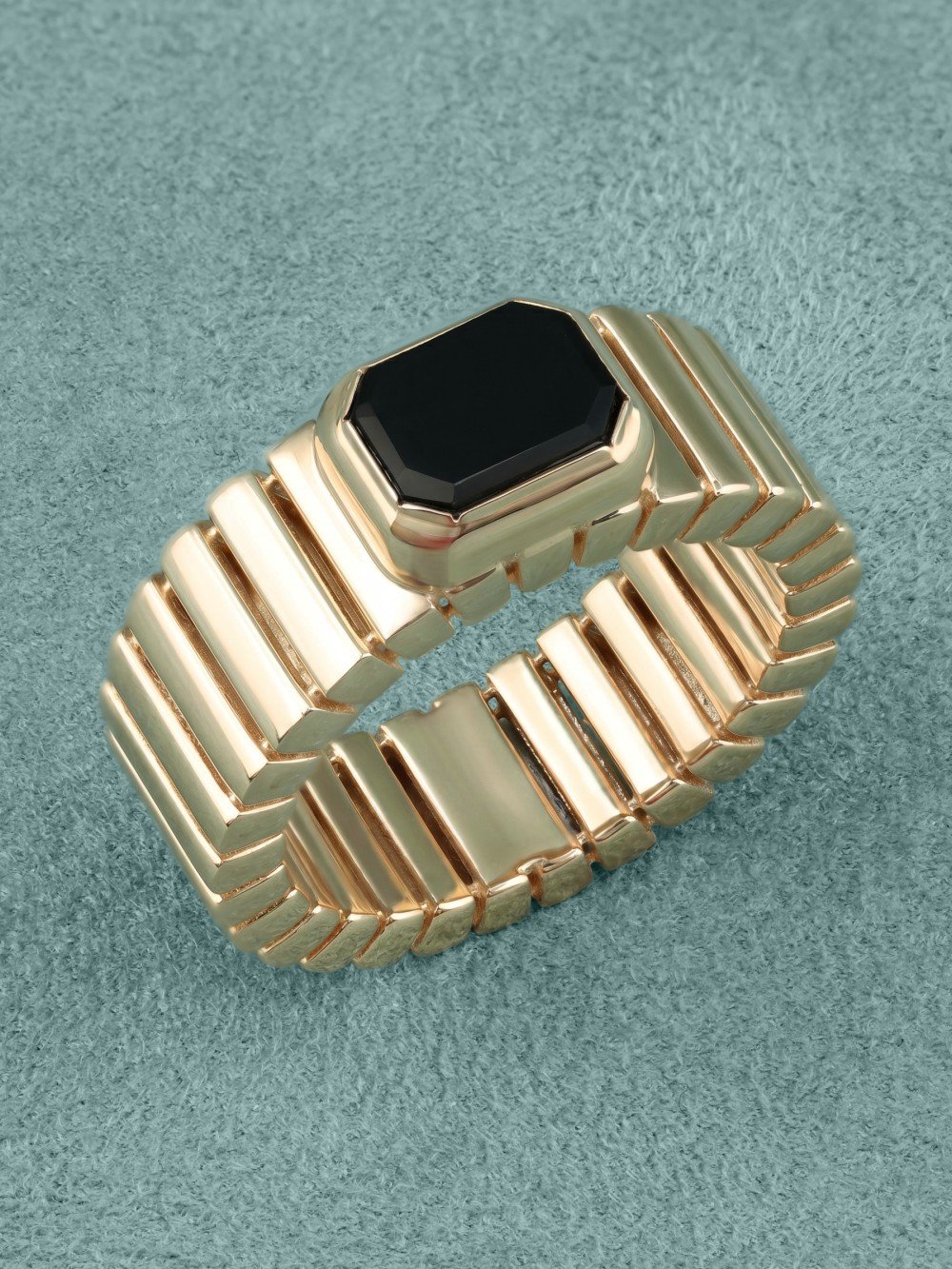 Кольцо из золота c ониксом