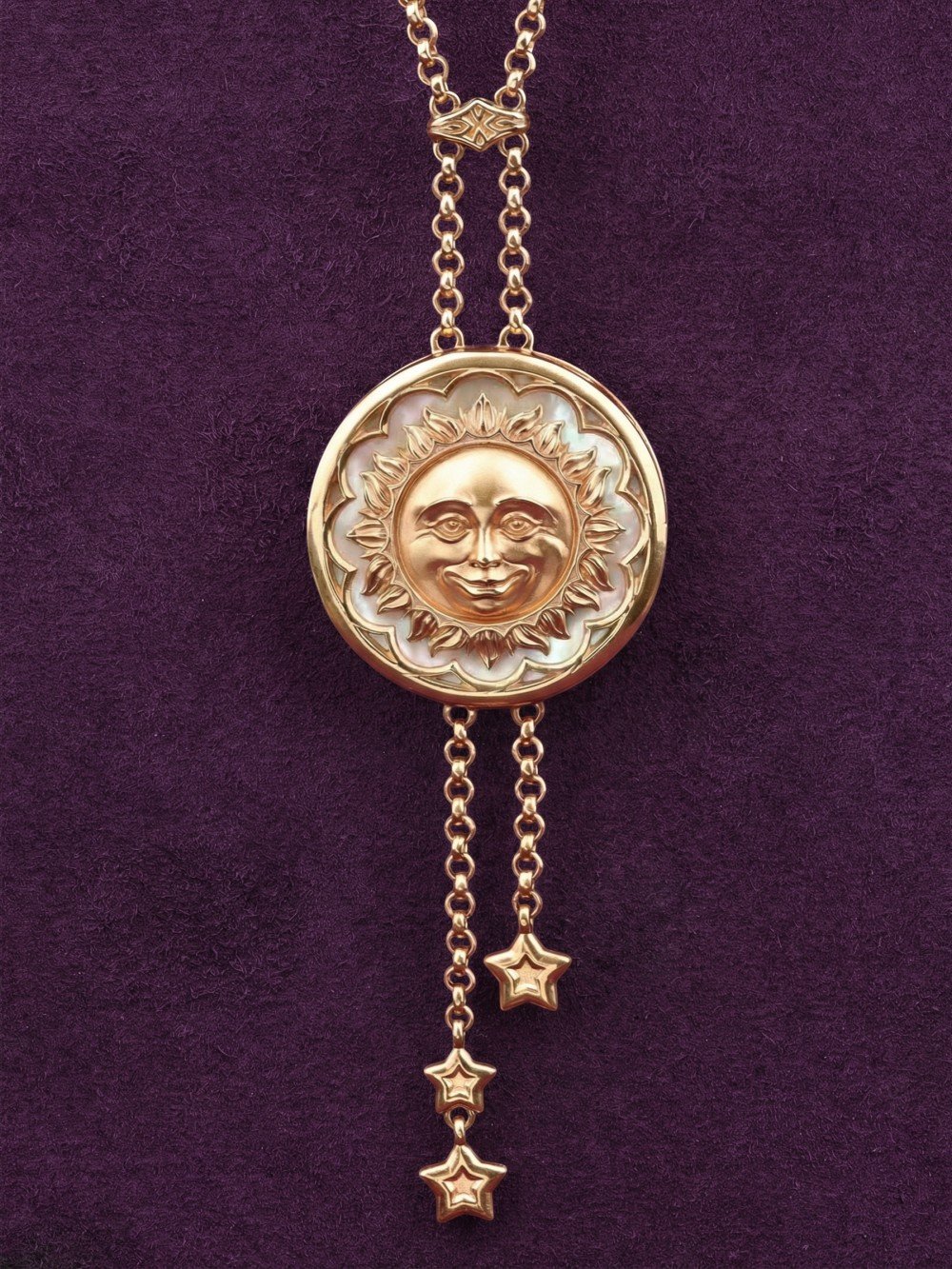 Колье из золота c ониксом и перламутром