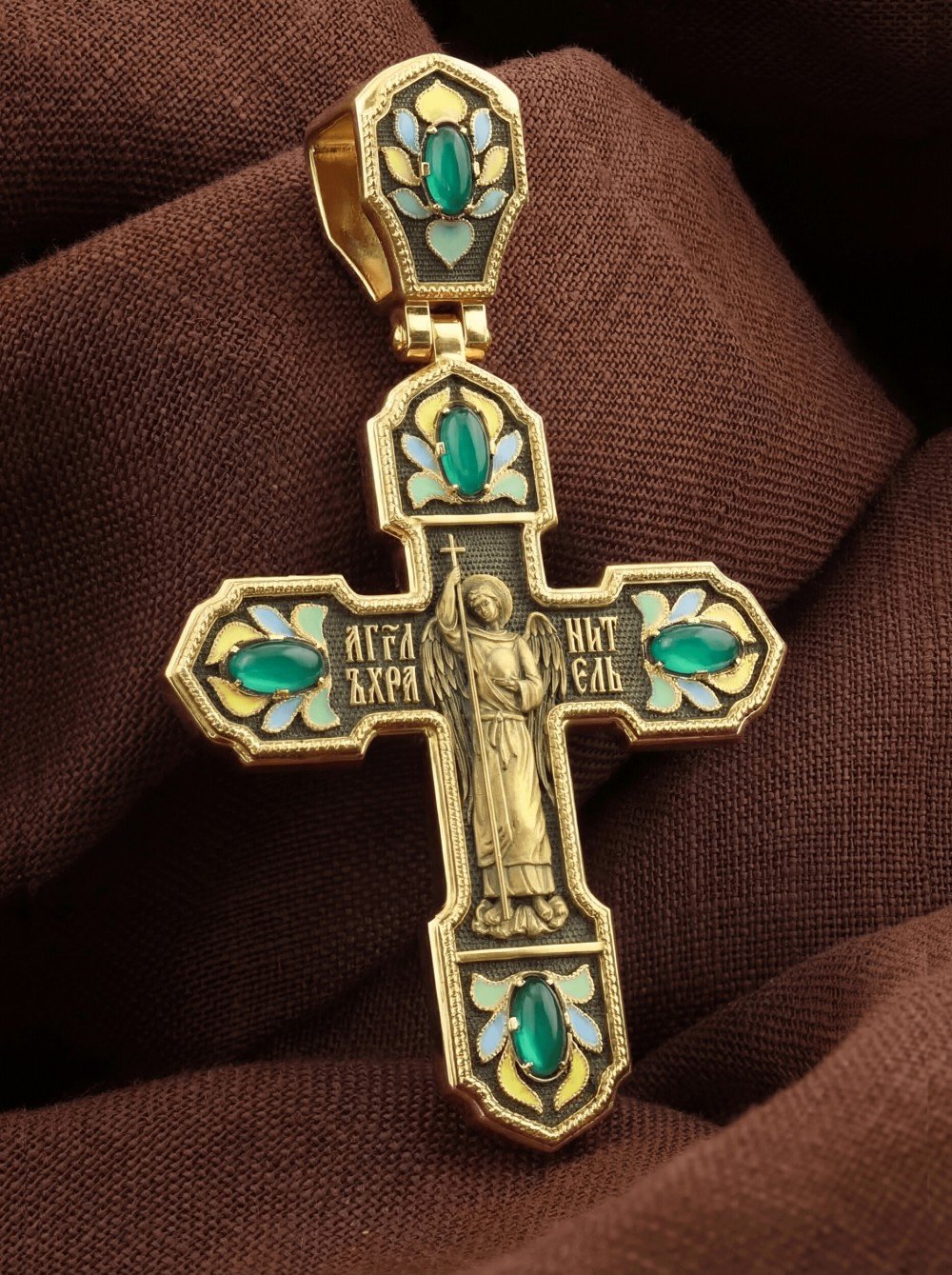Крест из лимонного золота c эмаль и хризопразом