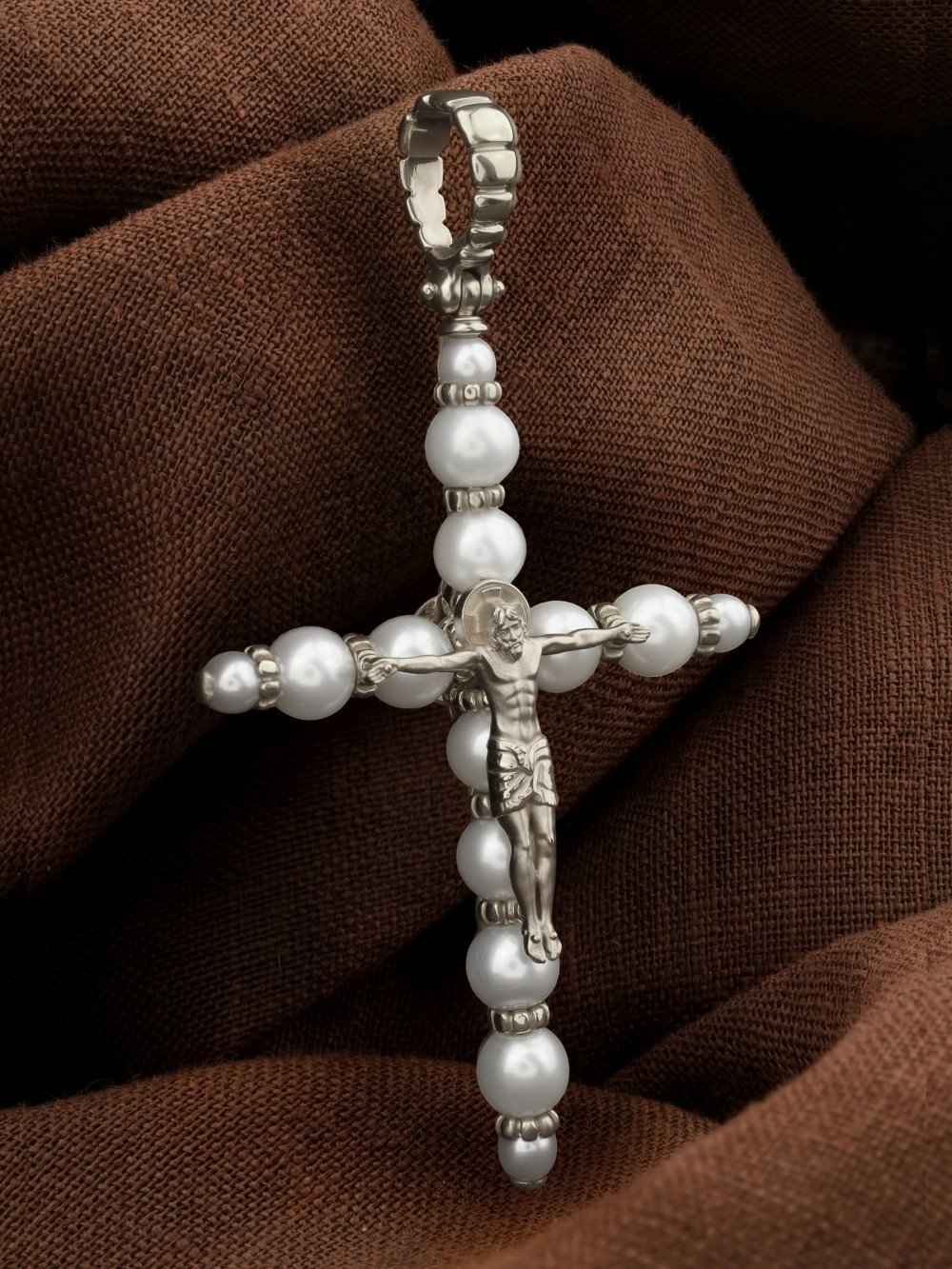 Крест из белого золота c жемчугом