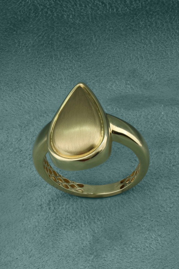 Кольцо из лимонного золота
