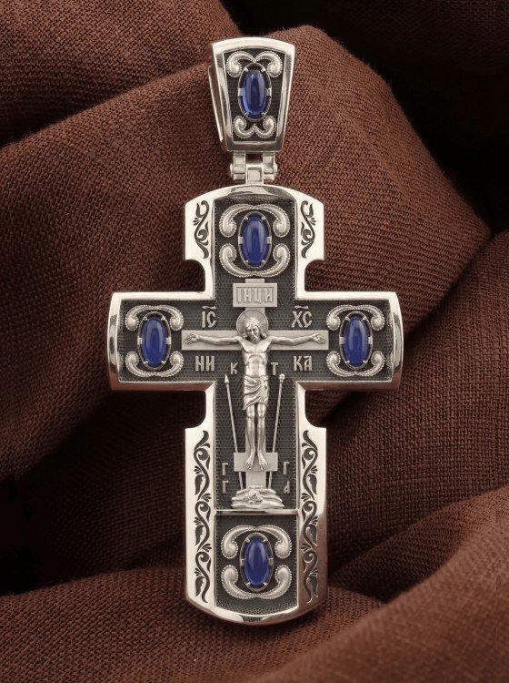 Крест из белого золота c эмаль и сапфиром