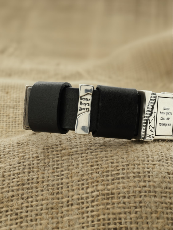 Браслет из серебра c кожаным шнурком