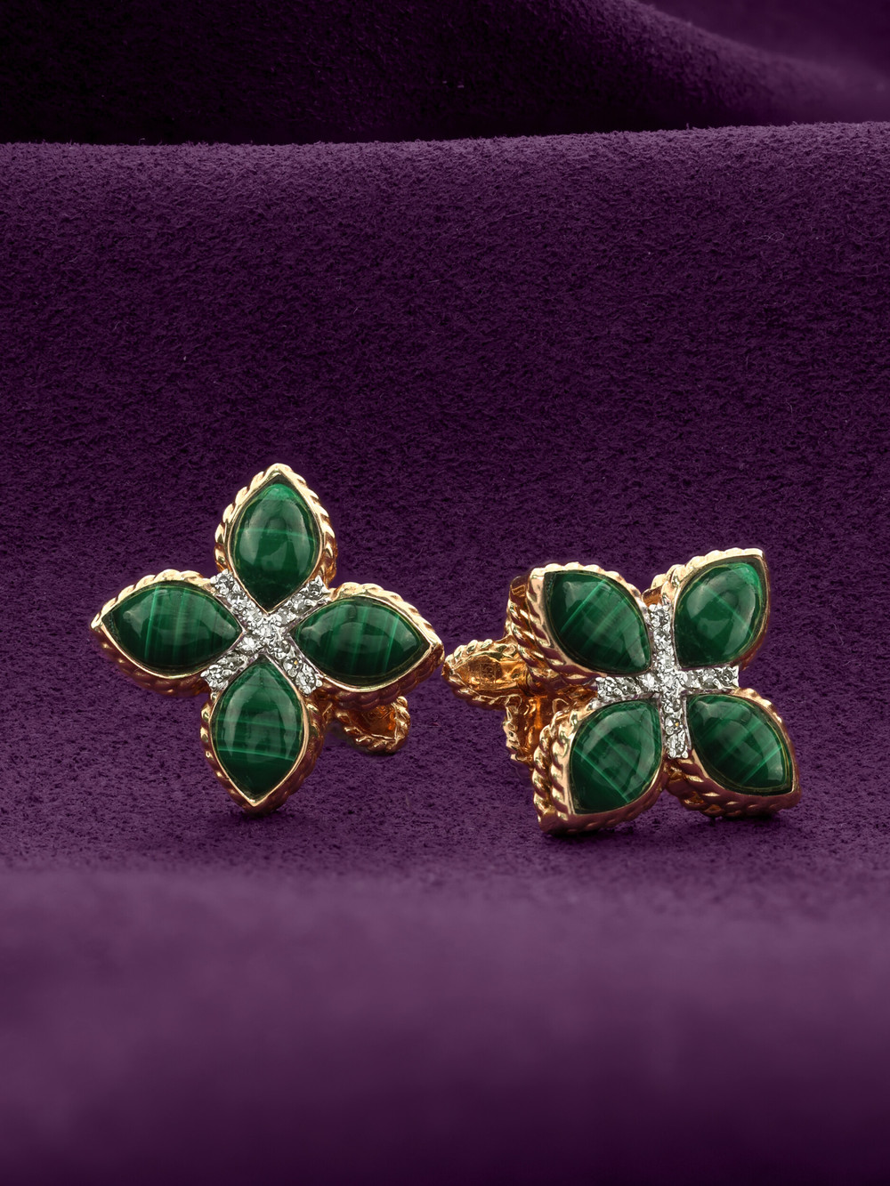 Серьги из золота c бриллиантами и малахитом