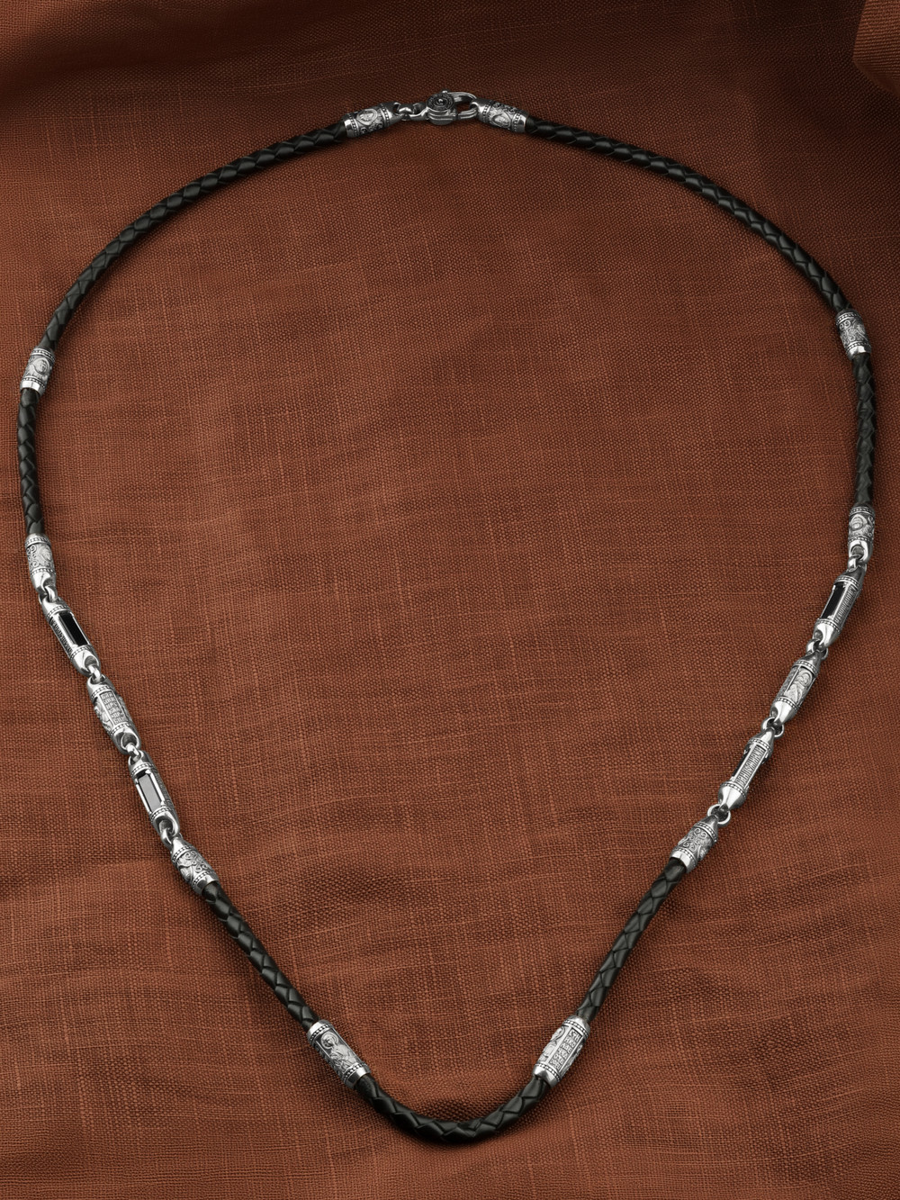 Шнурок кожаный из белого золота c кожаным шнурком и ониксом