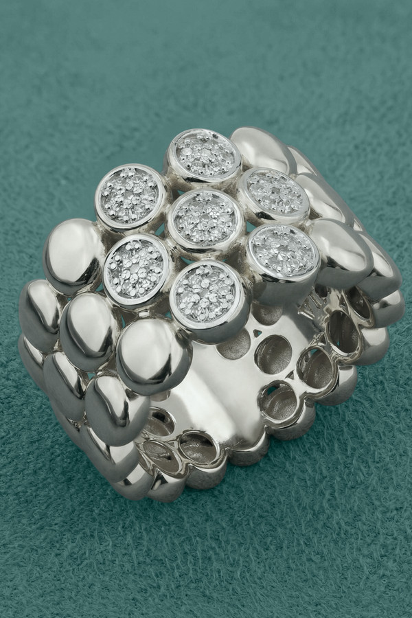 Кольцо из белого золота c бриллиантами и рубином