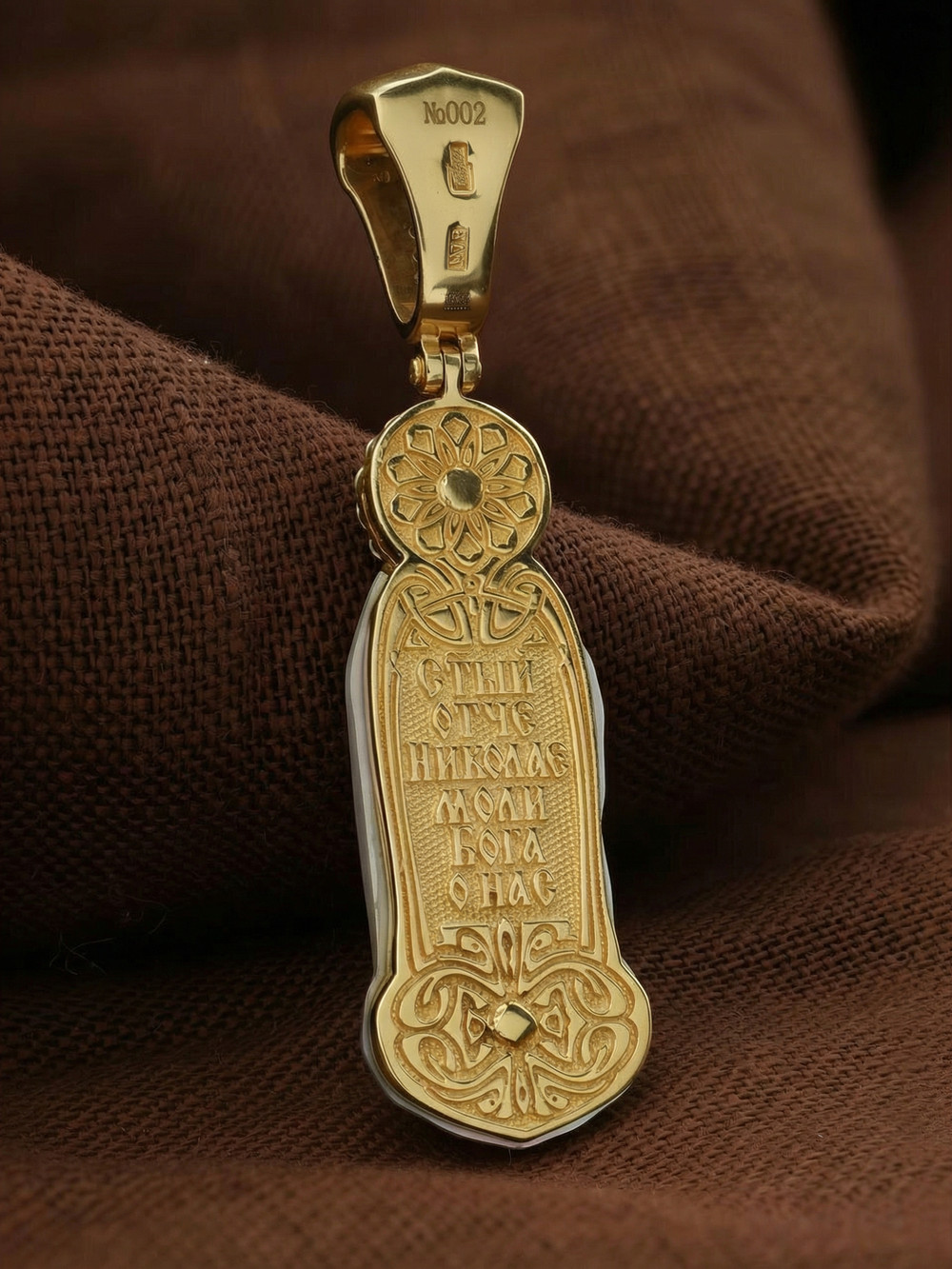 Образок из лимонного золота c бриллиантами и перламутром