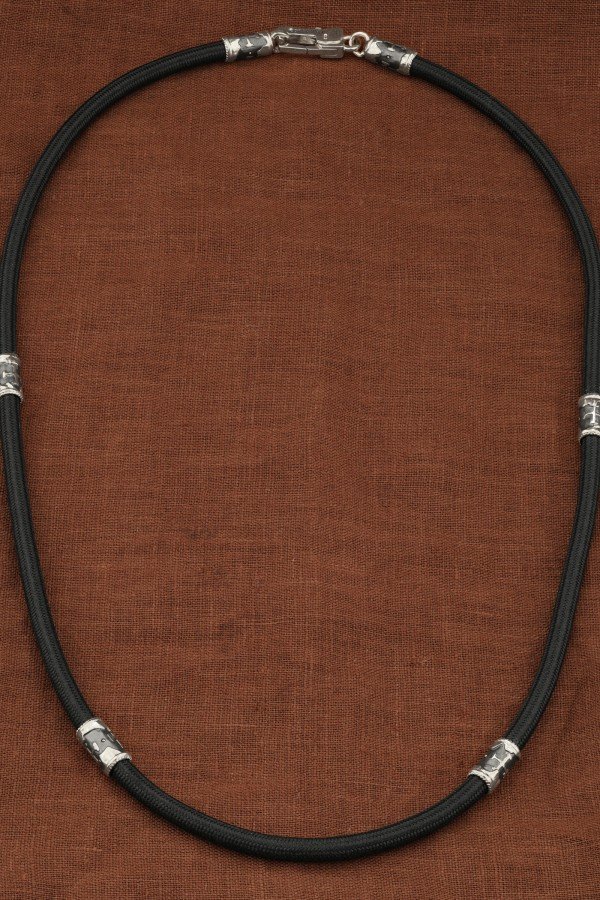 Шнурок шёлковый из белого золота c шёлковым шнурком