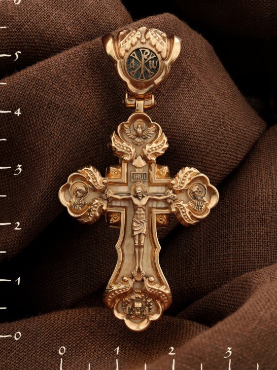 Крест из золота c деревом груши