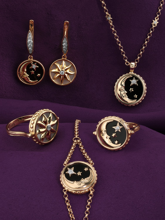 Кольцо из золота c бриллиантами, ониксом и перламутром