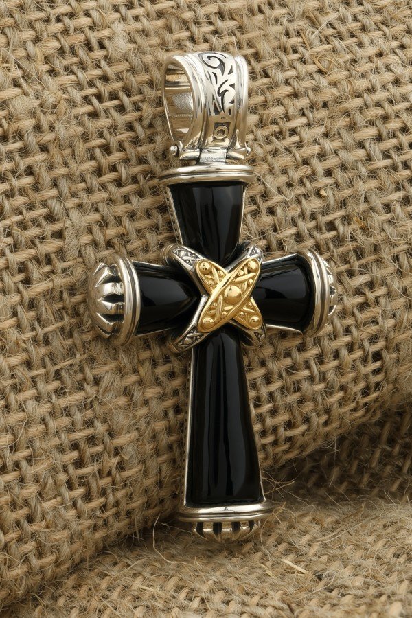 Крест из серебра и золота c ониксом и рубином