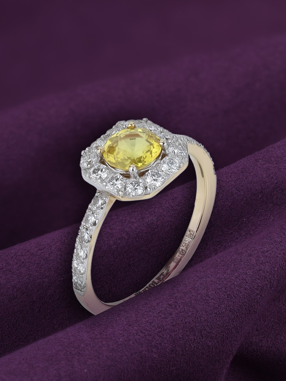 Кольцо из лимонного золота c бриллиантами и сапфиром