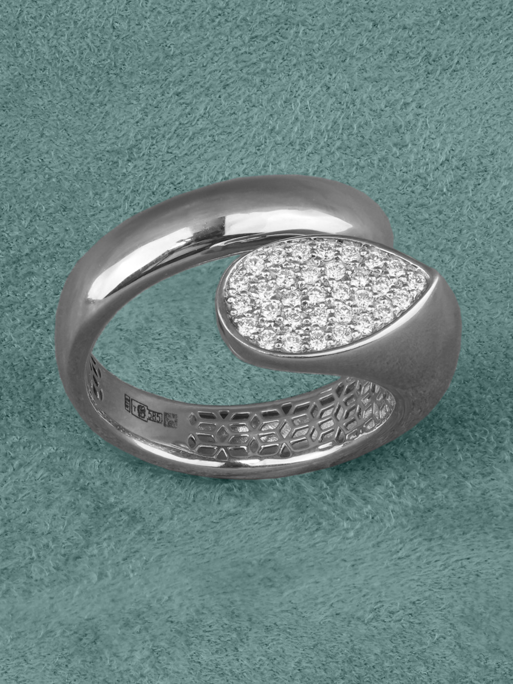 Кольцо из белого золота c бриллиантами