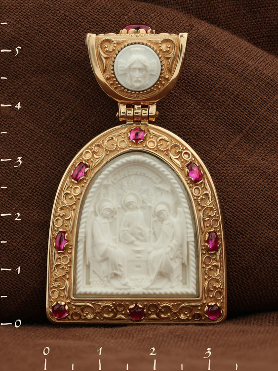 Образок из золота c эмаль , рубином и бивнем мамонта