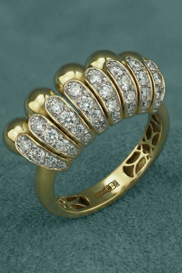 Кольцо из лимонного золота c бриллиантами