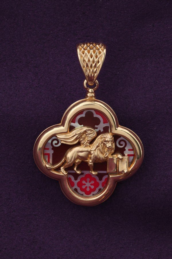 Подвеска из золота c эмалью и перламутром