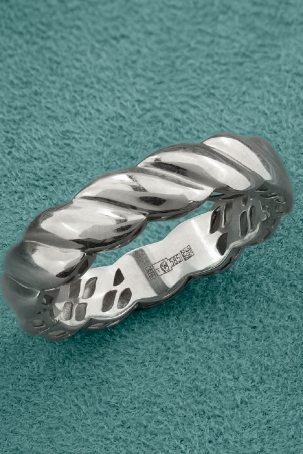 Кольцо из белого золота