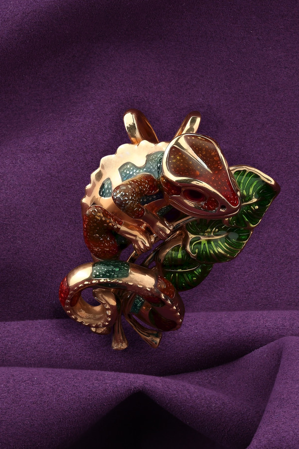 Подвеска из золота c эмаль и гранатом